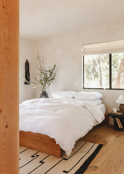 How to Create the Ever-Popular Organic Modern Style in Your Bedroom