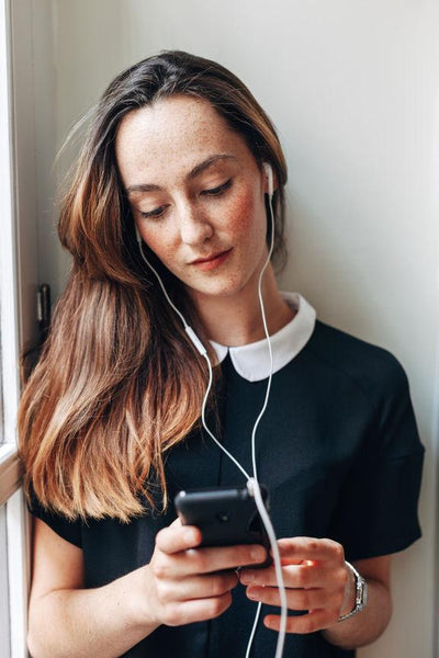 21 Inspiring Podcasts to Listen to on Your Way to Work