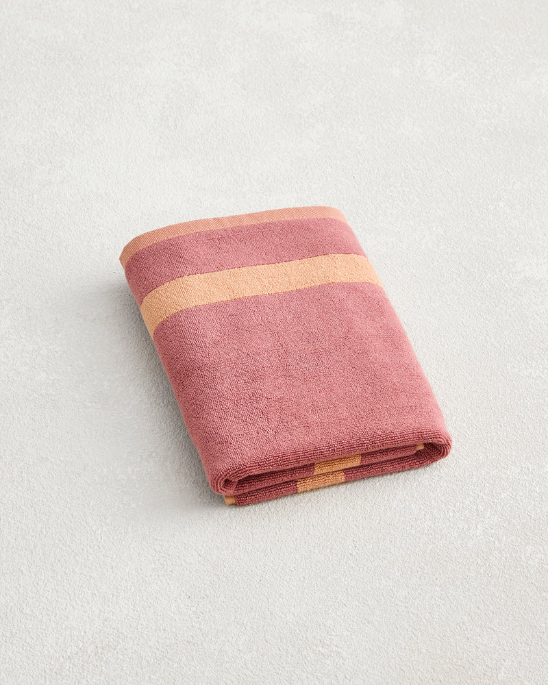 The Bed Threads Terracotta & Pink Clay Two-Toned 100% Cotton Terry Bath Mat adds a cozy touch to your bathroom, with its plush texture and warm hues coordinating perfectly with your towels and decor.