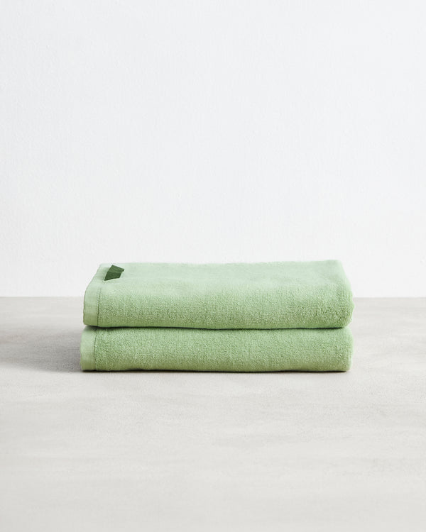 Apple 100% Cotton Terry Bath Towels (Set of Two)
